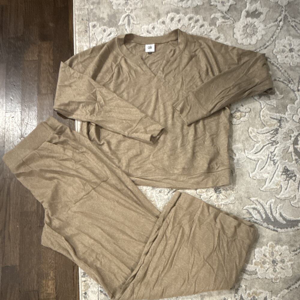 CAbi Womenβs Large Tan V-Neck Pullover & Matching Pants 2-Piece Set